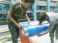 Pembungkusan Produk stainless steel dengan plastik khusus, sehingga menjaga terjaminnya kualitas material dari kerusakan / karat / keausan.